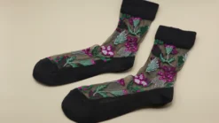 andè strømper - Sort med pink blomster
