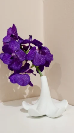 Arita: S&B Lily Flower Vase White