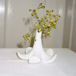 Arita: S&B Lily Flower Vase White
