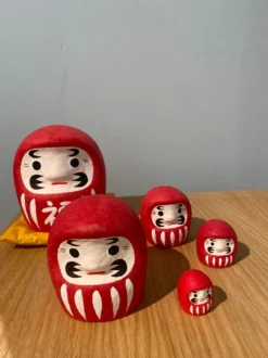 Daruma babushka røde