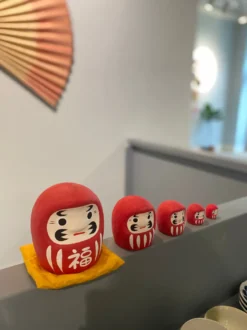 Daruma babushka røde