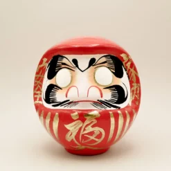 Daruma figur mellem