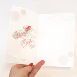 Fødselsdagskort med papirudskæringer og gulddetaljer (Flere varianter)