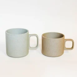 Hasami Porcelain - Kopper med hank // Natur brun