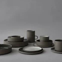 Hasami Porcelain - Kopper med hank // Grå og hvid