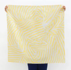 Japansk vægophæng: Furoshiki med gule striber