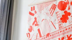Japansk vægtæppe: Furoshiki med japanske motiver i rød