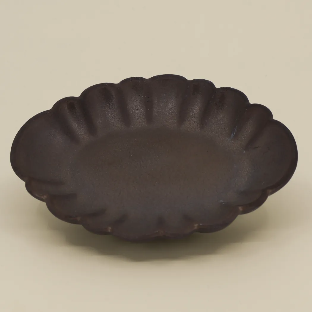 Oval keramiskål i bronze glasur