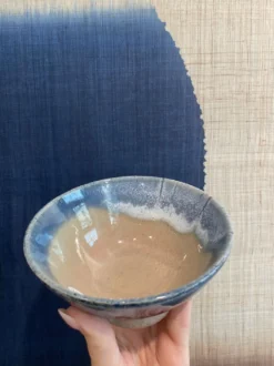 Skål med blå rillet glasur - stor