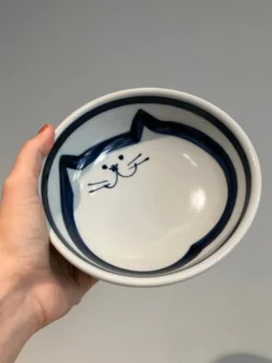 Skål med motiv af kat i mørkeblå