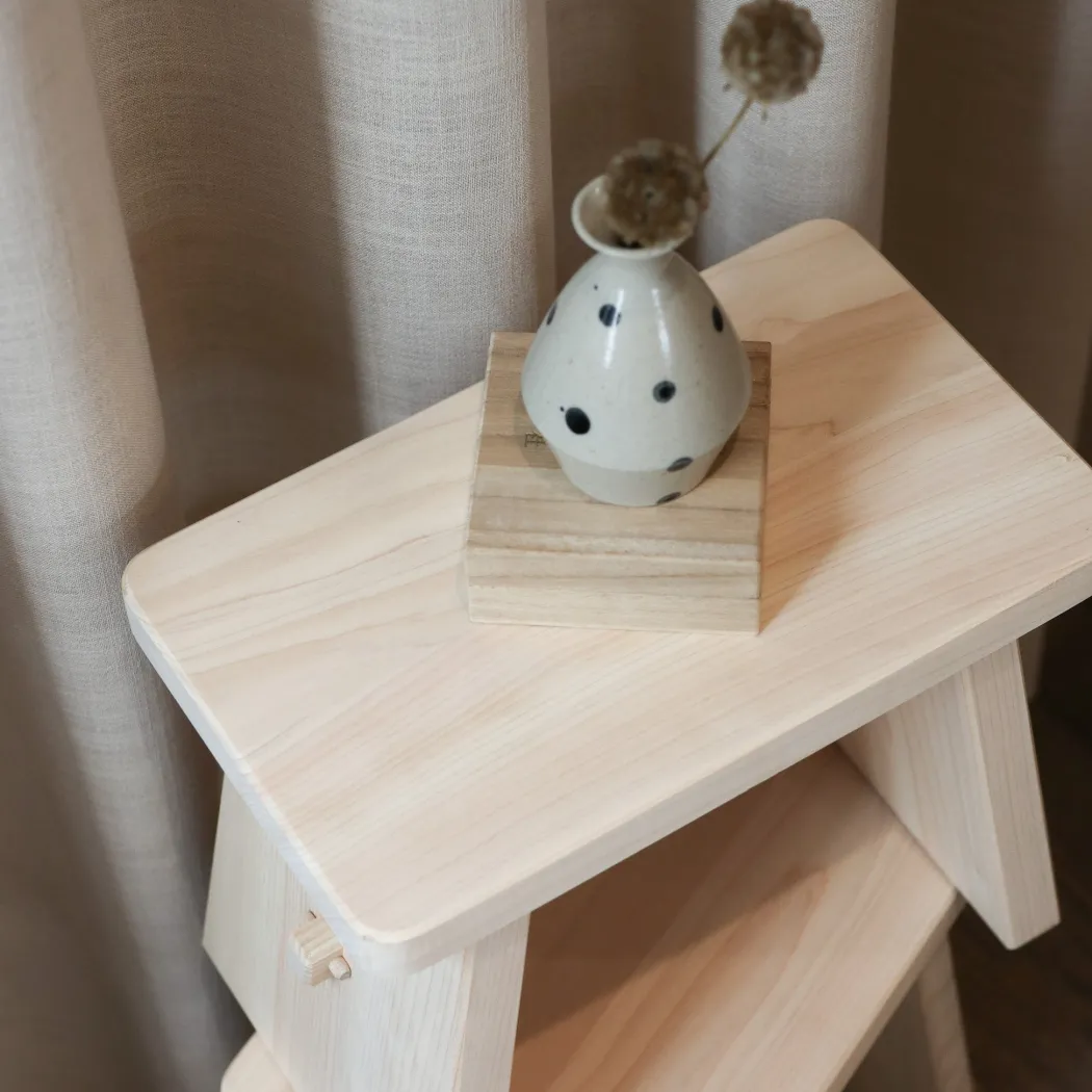 Små japanske taburetter i hinokitræ