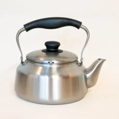 Sori Yanagi kedel i rustfrit stål