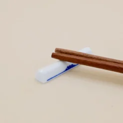 Spisepindeholder - Hvid med blå detaljer