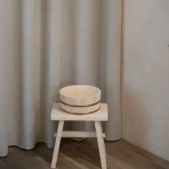 Stor træbalje med plastbånd
