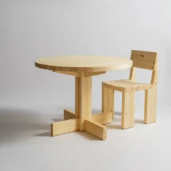 Vaarnii - 001 Dining Table Round
